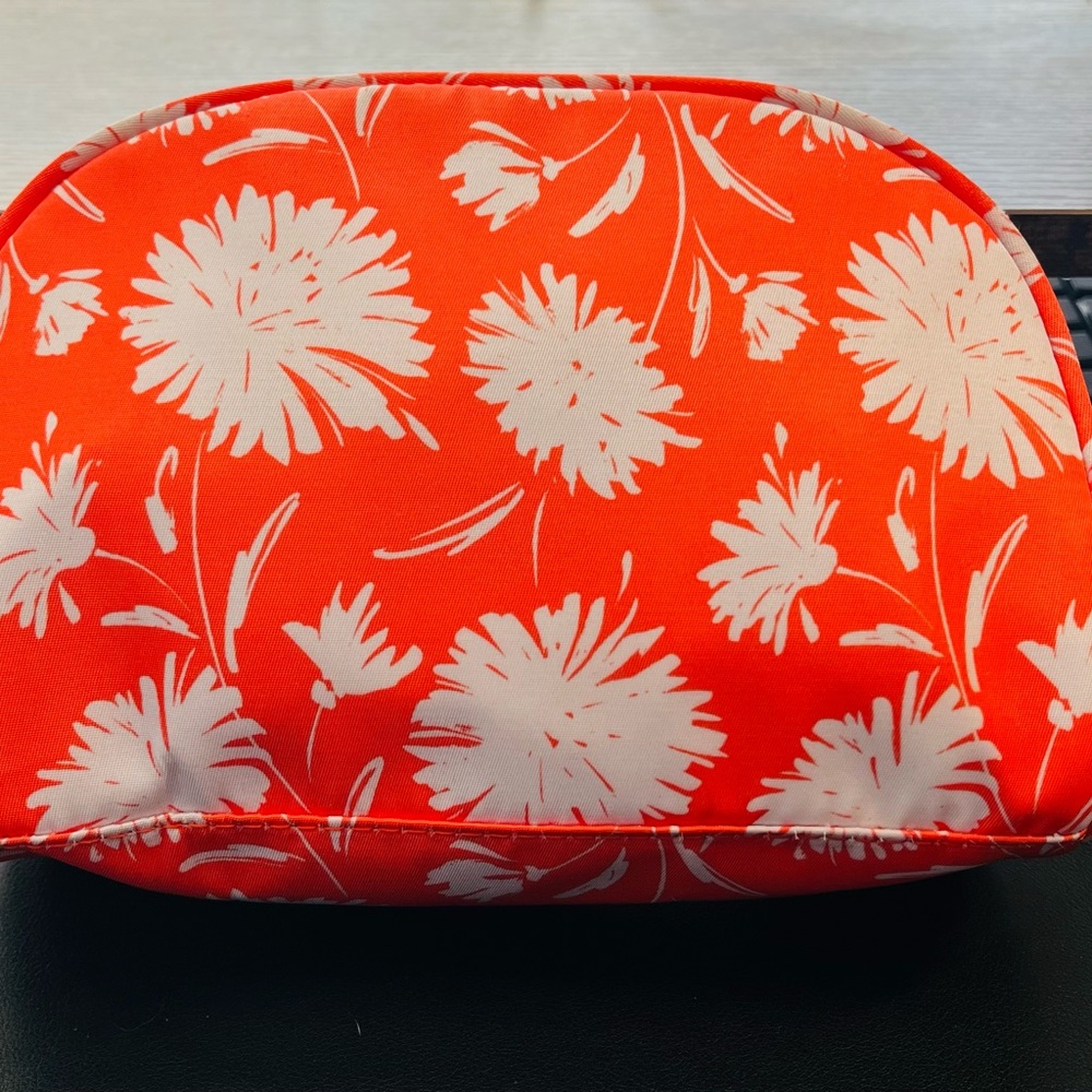 Kate Spade Red Floral Dome Cosmetic Bag - NWT - MSRP 89.00 - Picture 5 of 8